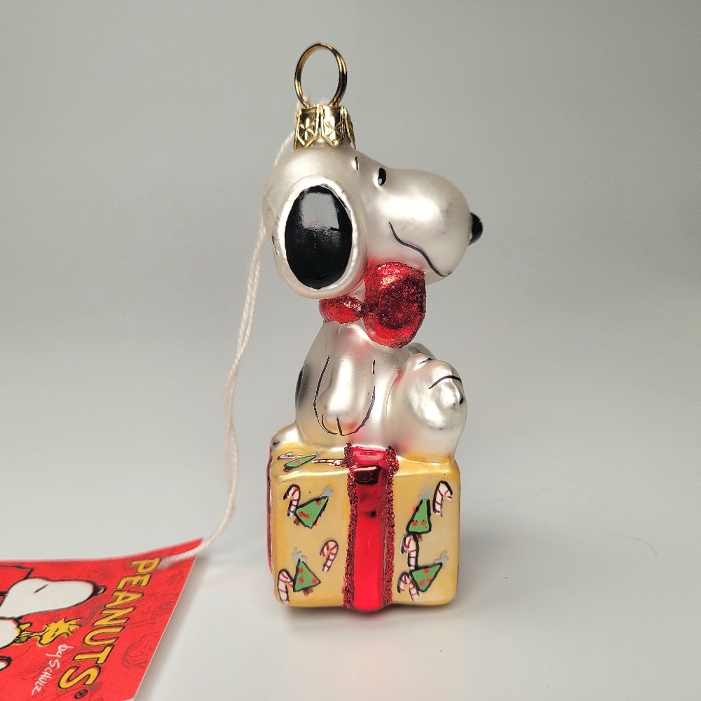 Polonaise Collection Peanuts Snoopy on Gift Ornament 3.5" Kurt S Adler - Picture 2 of 14